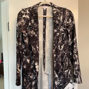 Xs LulaRoe Gwen Blazer- black/white tie dye print